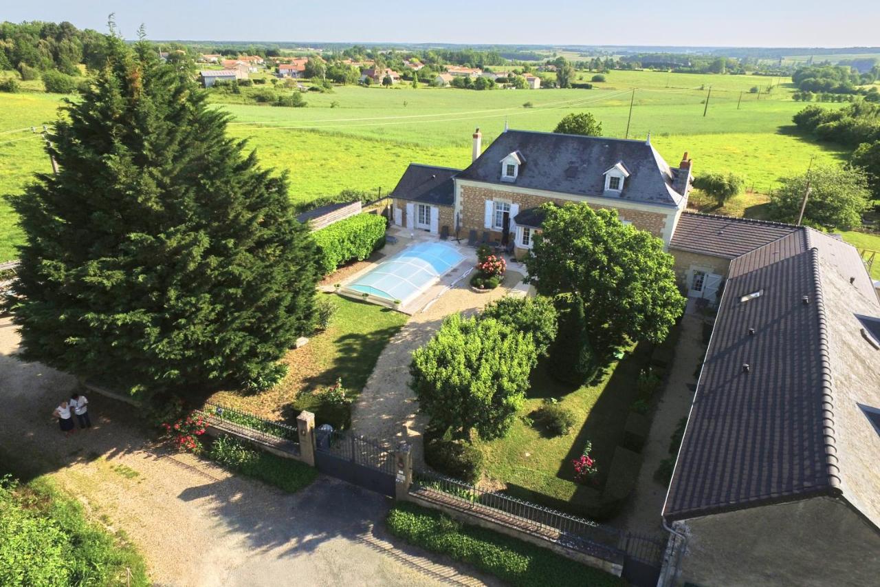La Costonnerie Bed and Breakfast Leigne-sur-Usseau Exteriör bild