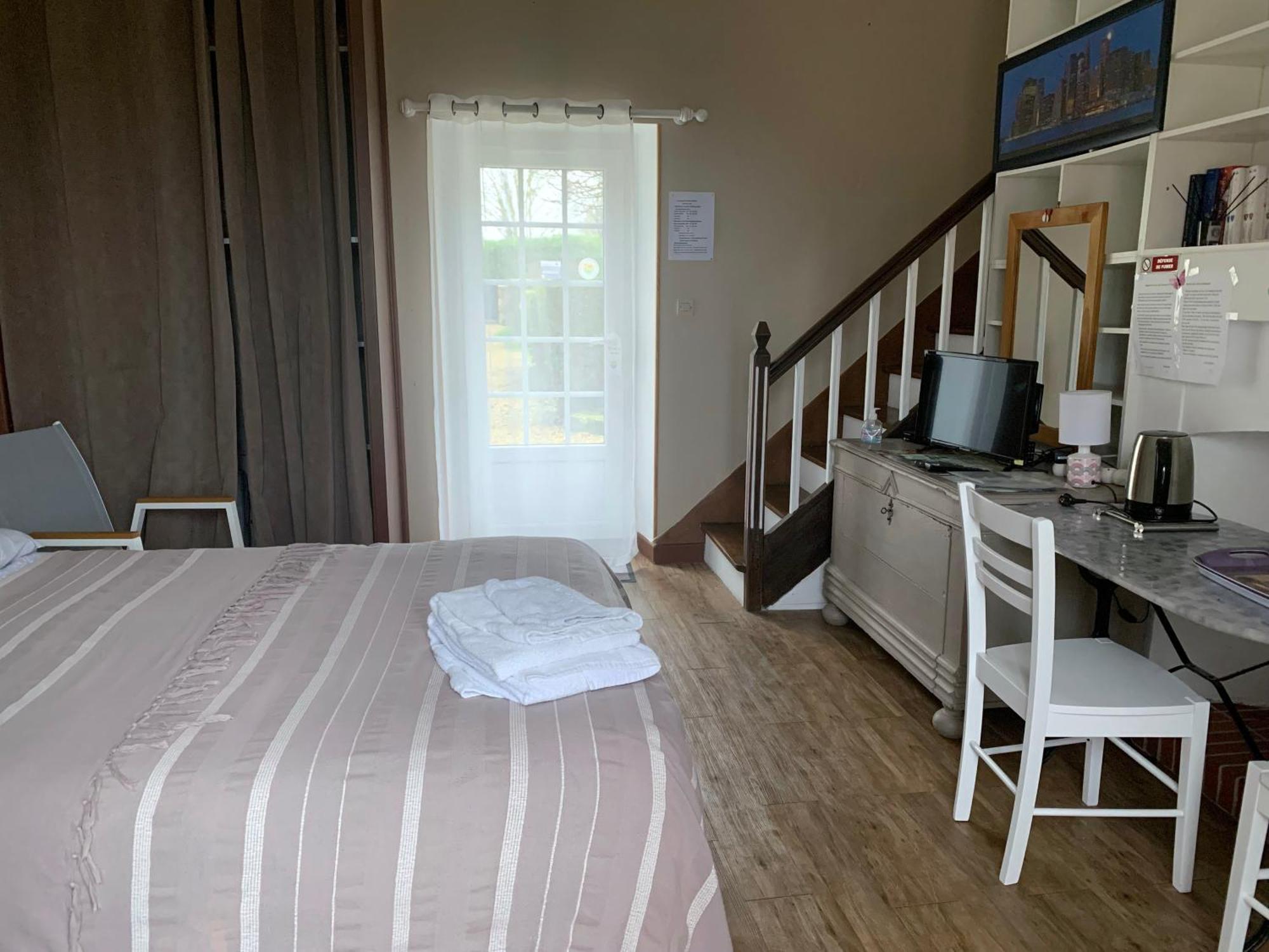 La Costonnerie Bed and Breakfast Leigne-sur-Usseau Exteriör bild